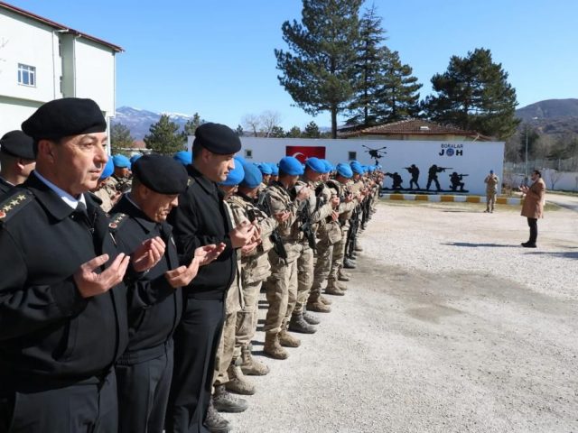 Kahramanlar Yuvaya Geri Döndü