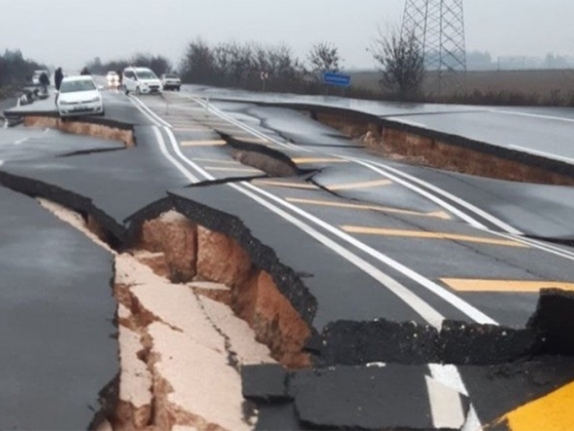 Deprem Karayollarında  da Yıkıma Neden Oldu!