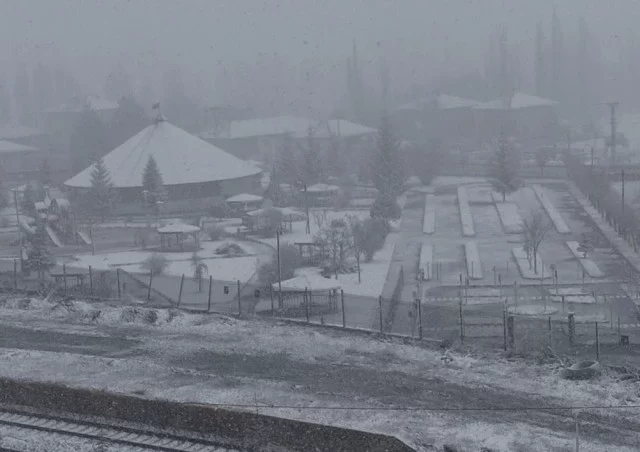 TOKAT’IN YEŞİLYURT İLÇESİ BEYAZA BÜRÜNDÜ