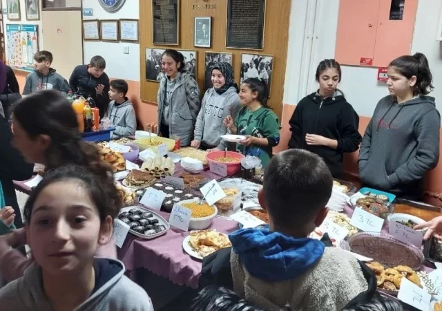 ALİ TEPE TOPÇUBAĞI ORTAOKULU’NDAN KONTEYNER ALIMINA DESTEK KERMESİ