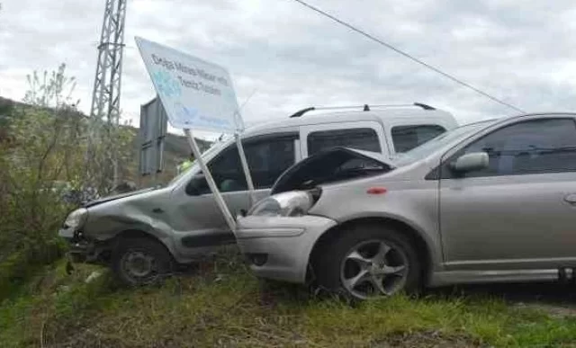 Tokat’ta otomobil ile hafif ticari araç çarpıştı: 2 yaralı