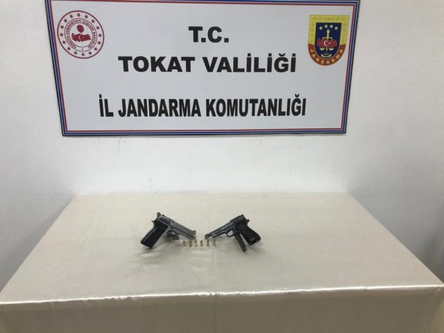 Tokat İl Jandarma Ekipleri Kaçak Silah Satıcısına Suç Üstü Yaptı