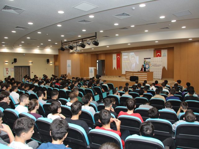 Tokat Gop.Üniversitesi Rektörü Prof.Dr.Fatif Yılmaz’dan Lise Öğrencilerine Açılış Dersi