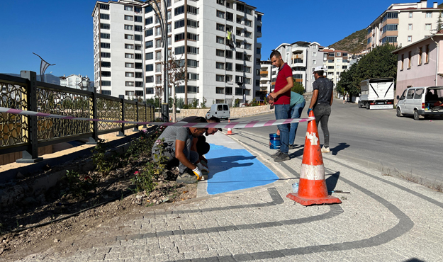 Tokat Belediyesi, Behzat Deresi’nin Kemer Mahallesi Bölgesinde 3 kilometre uzunluğunda bisiklet ve yürüyüş yolu çalışmasını tamamlıyor.