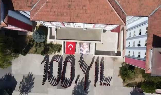 Tokat Fen Lisesi Öğrencileri Yaptıkları Cumhuriyetimizin izinde nice yüzyıllara Videosulyşa Sosyal Medyada Beğeni Topluyor