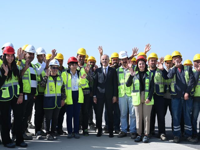 ULAŞTIRMA VE ALTYAPI BAKANI ABDULKADİR URALOĞLU, ESENBOĞA HAVALİMANI 3. PİST VE KULE YAPIM ÇALIŞMALARINI İNCELEDİ