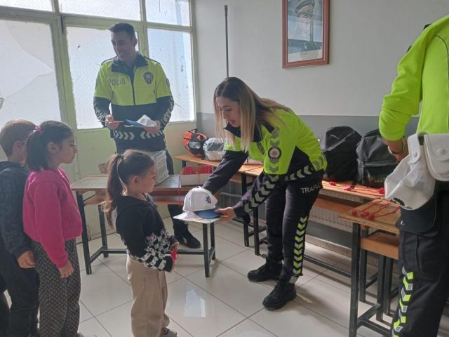 Tokat Emniyet Müdürlüğü Trafik Şube Tarafından Okul Öncesi Çocuklara Trafik Kuralları Eğitimi