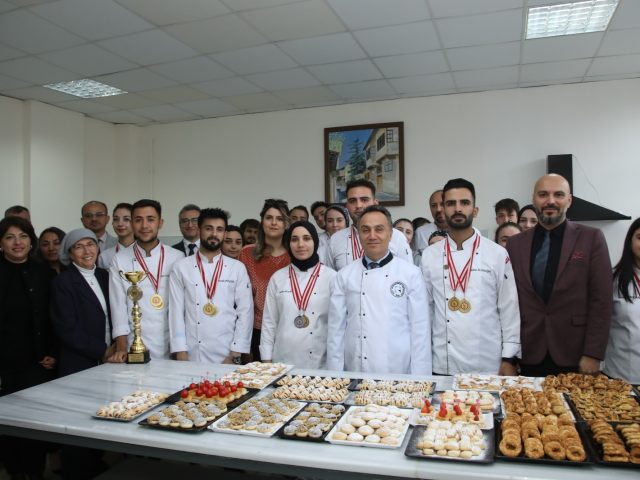 Rektör Yılmaz Gastro Antalya 2023’te Ödül Alan Öğrencilerimizle Bir Araya Geldi