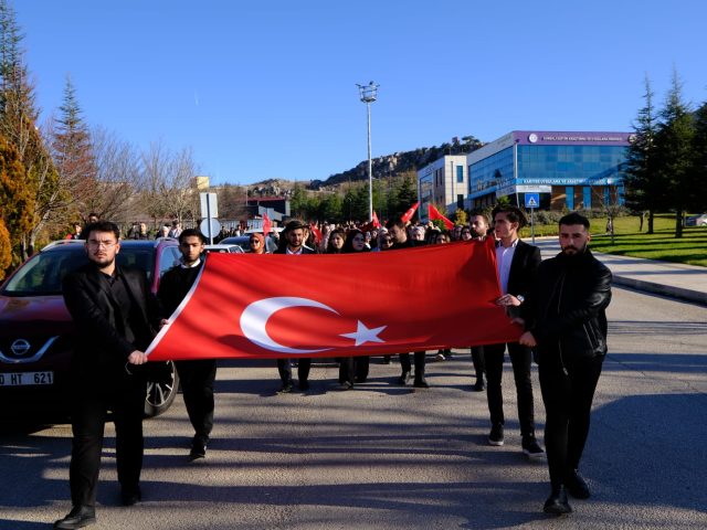 TOGÜ Öğrencilerinden Şehitlerimizi Anma Yürüyüşü