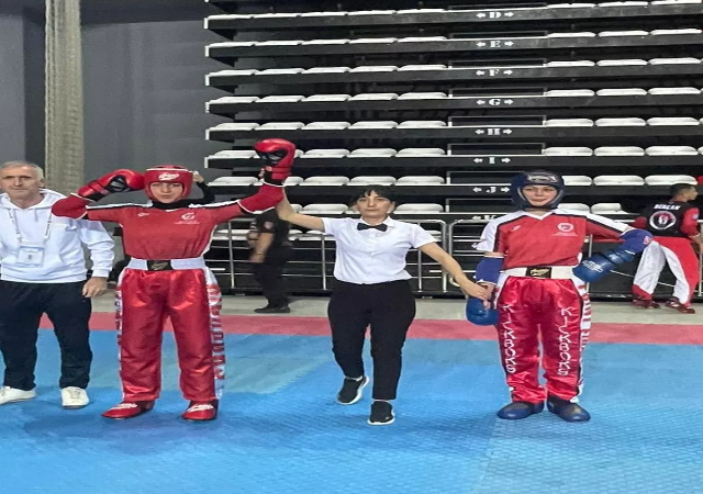 Niksar’ın Gururu: Zeynep Naz Çiçek, 60 kg. Point Fighting Kategorisinde Çeyrek Finalde Teknik Nakavtla Yükseldi