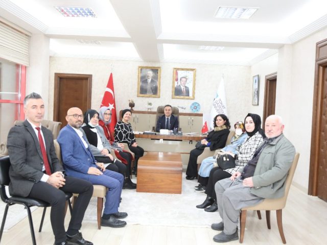 Hasta ve Hasta Yakınlarından PET-BT Cihazı İçin Rektör Yılmaz’a Teşekkür Ziyareti