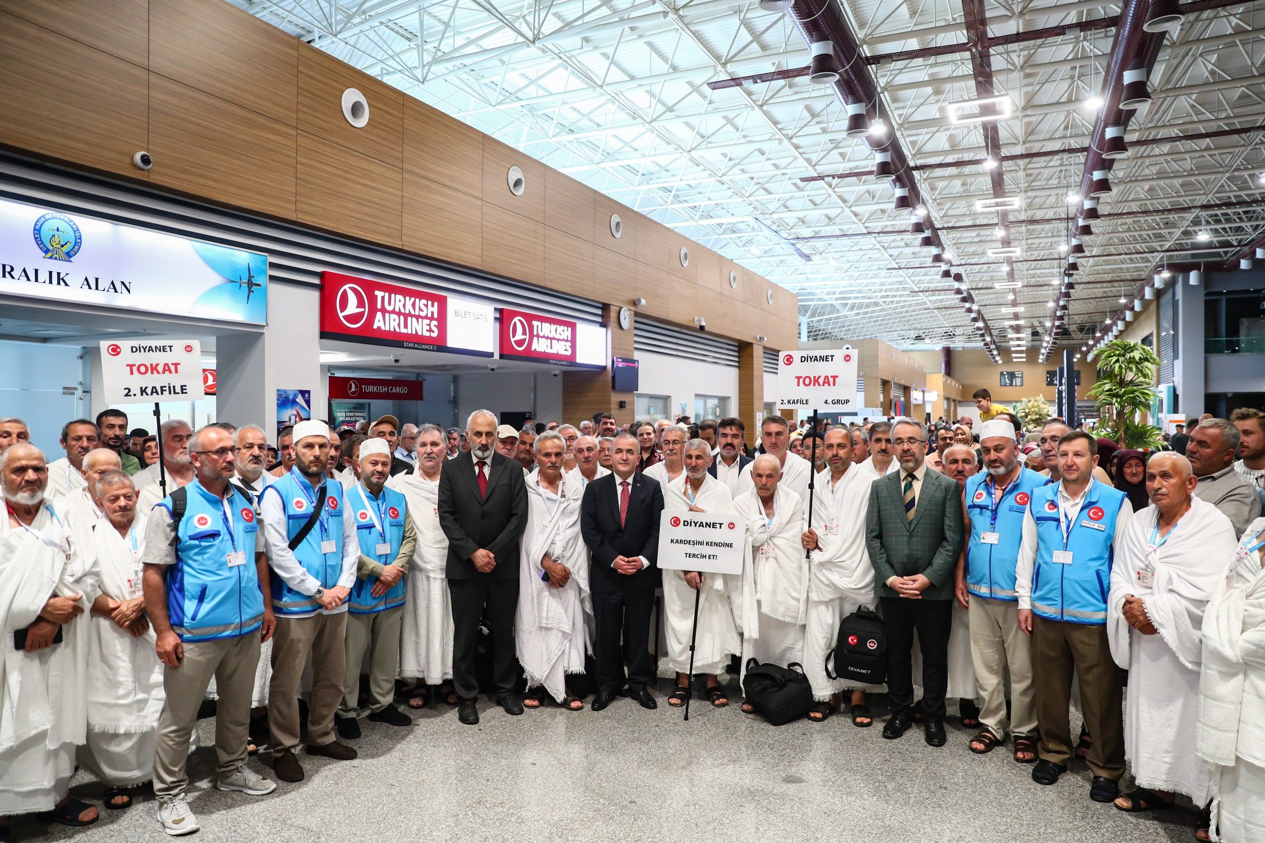 Hacı Adayları Dualarla Kutsal Topraklara Uğurlandı