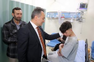 Rektör Prof. Dr. Fatih Yılmaz’dan Üniversite Hastanesinde Bayram Ziyareti