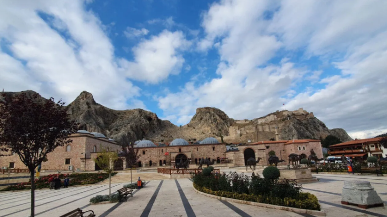 Tarihi ve Gizemiyle Tokat Kalesi: 7 Yıl Efsanesi Gerçek Mi?