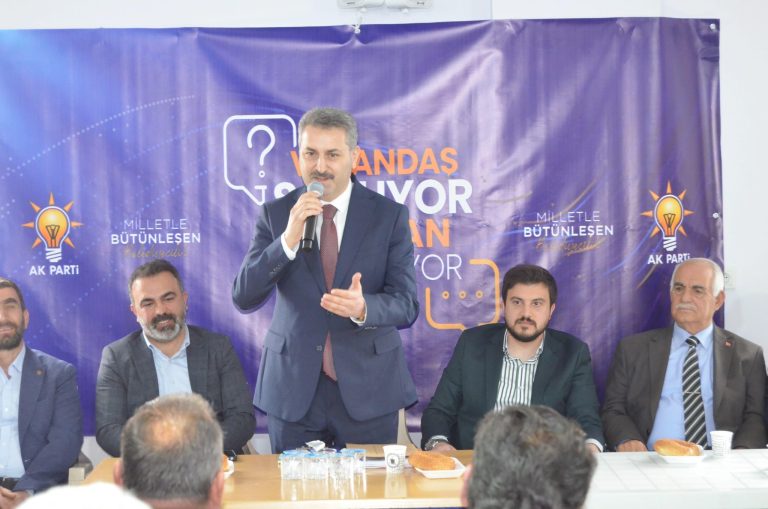 Vatandaş Soruyor, Başkan Cevaplıyor” Programı Adilcevaz ve Ahlat’ta Yoğun İlgi Gördü