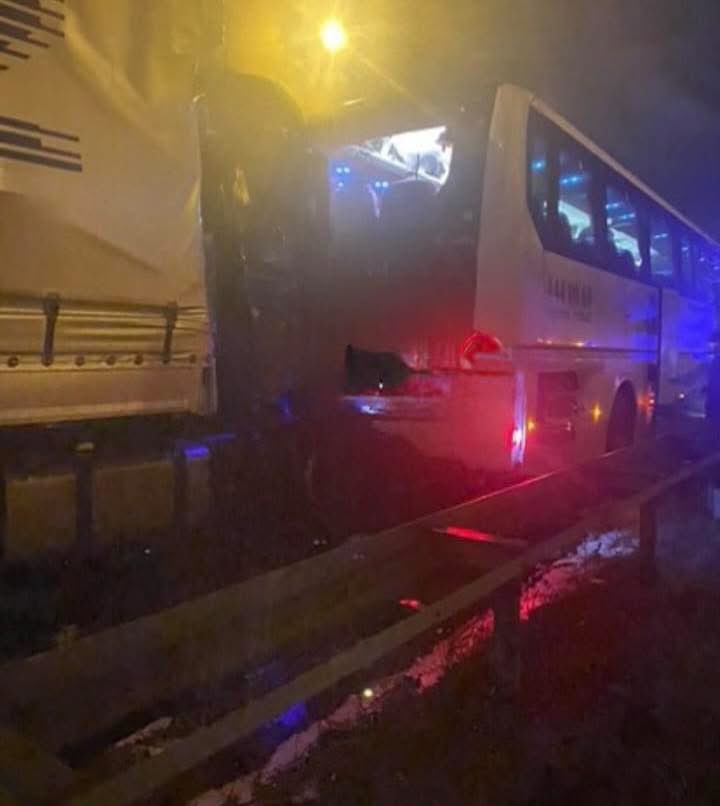 Tokat’tan Geziye Giden Öğrenciler Trafik Kazası Geçirdi: Yaralıların Durumu İyi