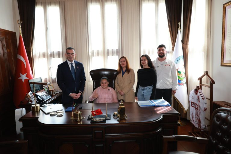 Tokat’ta 23 Nisan Coşkusu: Başkanlık Koltuğu Miniklerin