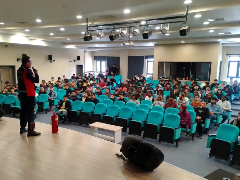 Tokat’ta Lise Öğrencilerine Uygulamalı Yangın Eğitimi