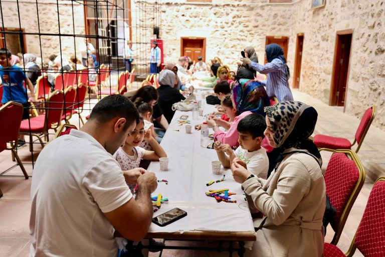 Tokat’ta Çocuklar Yaz Renklerini Balkonlara Taşıdı: Keyifli Etkinlik Yağıbasan Medresesi’nde Gerçekleşti