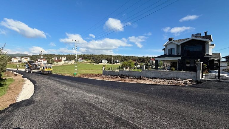 Niksar Çamiçi Yaylası’nda Asfalt Çalışması Başladı, Yol Trafiğe Kapatıldı!