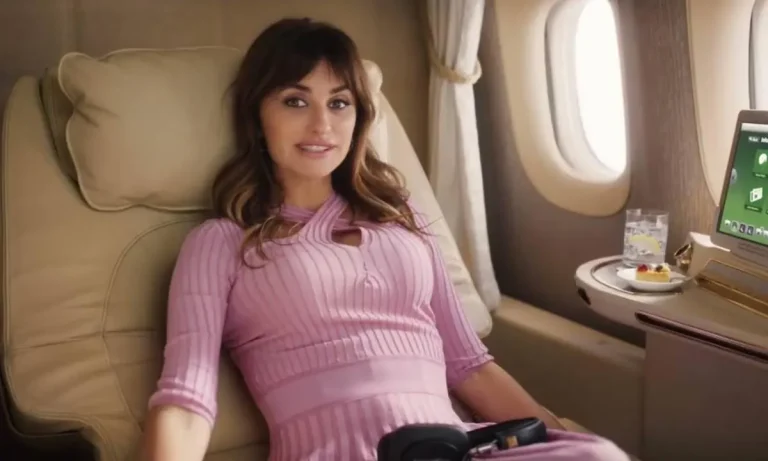 Emirates Reklamındaki Kadın Kim? Güzelliğiyle Büyüleyen Yıldız Ortaya Çıktı!