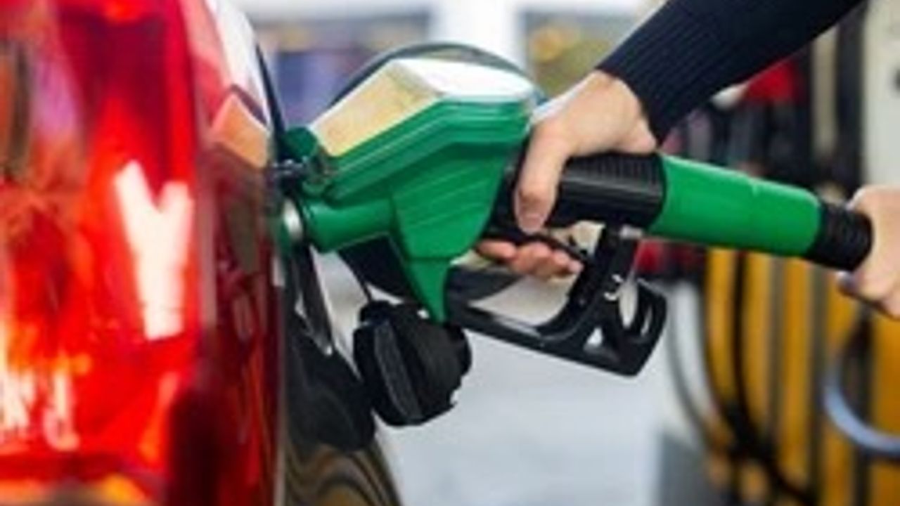 31 Temmuz akaryakıt fiyatları sabit kaldı, brent petrol ve döviz dalgalanmaları yeni haftanın belirleyicisi