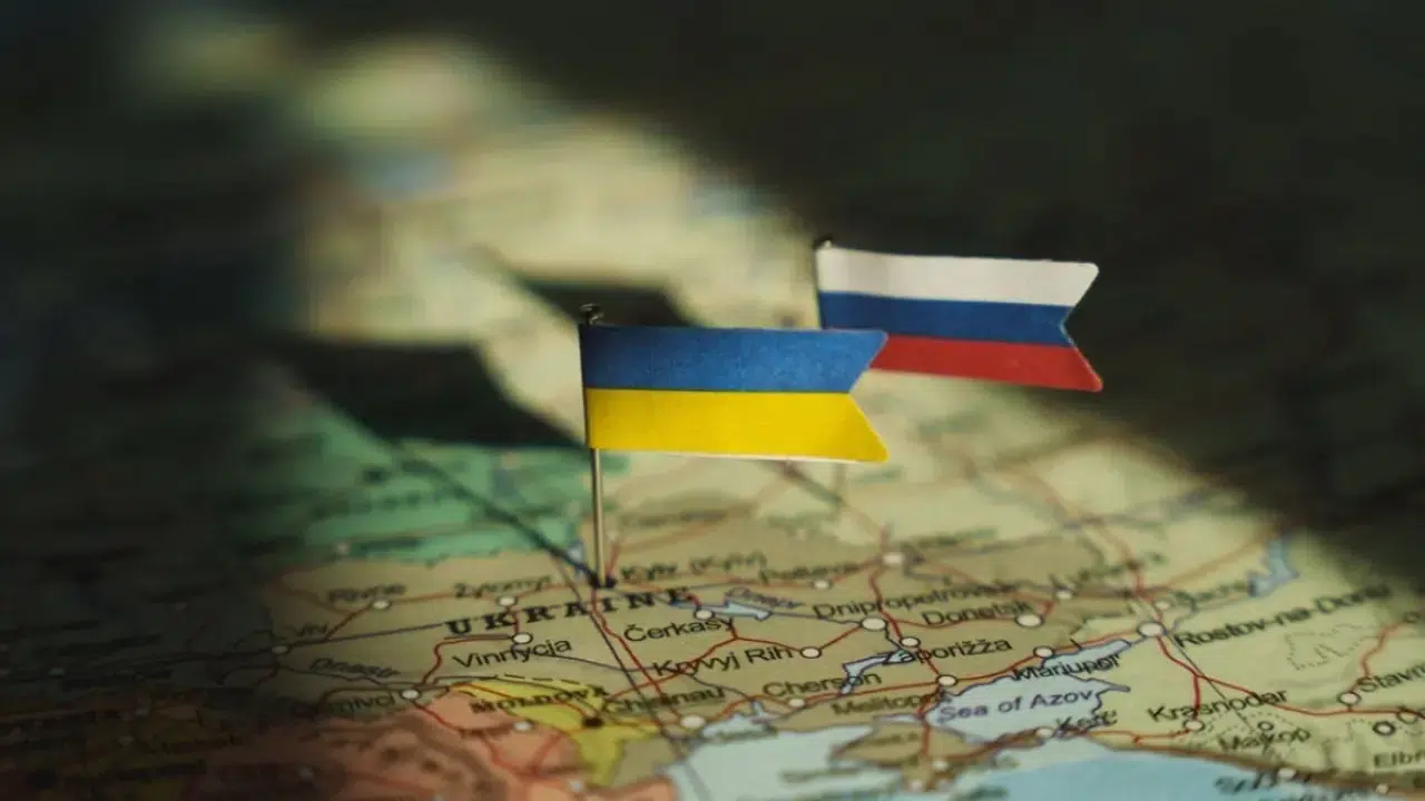 BAE Aracıyla Serbest Bıralanan Rus Askerler ve Siviller: İnsani Takas Operasyonu Ortaya Çıktı