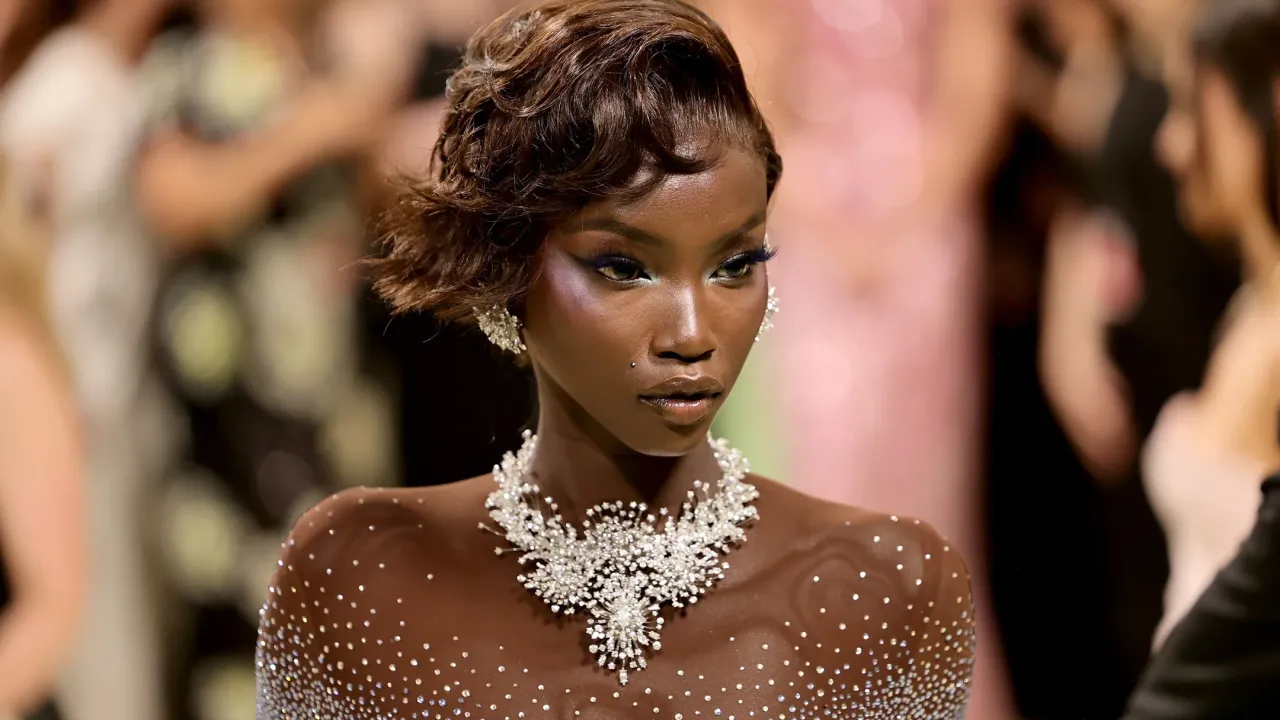 Mültecilikten Moda Zirvesine: Anok Yai, 2025 Yılın Modeli Seçilerek Tarih Yazdı