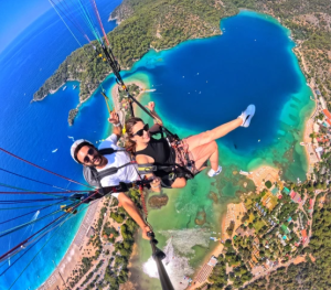 Ölüdeniz Üzerinde Süzülmek: Fethiye Yamaç Paraşütü Rehberi