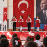 Tokat’ta 29 Ekim coşkusu: TOKİ İlköğretim Okulu öğrencileri sahneye çıktı