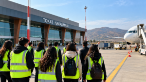 Tokat’ta lojistik öğrencileri havalimanına girdi: Operasyonları yerinde incelediler