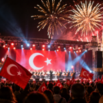 Turhal’da Cumhuriyet Bayramı Onur Gecesi: Konser ve havai fişeklerle kutlandı